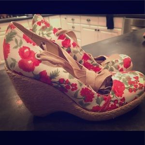 Schultz Floral wedge heels ankle wrap size 7